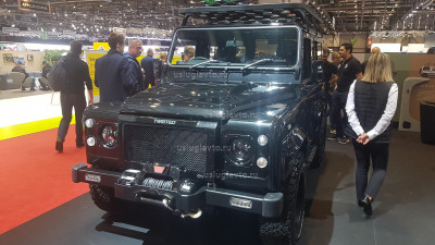 land rover defender.jpg